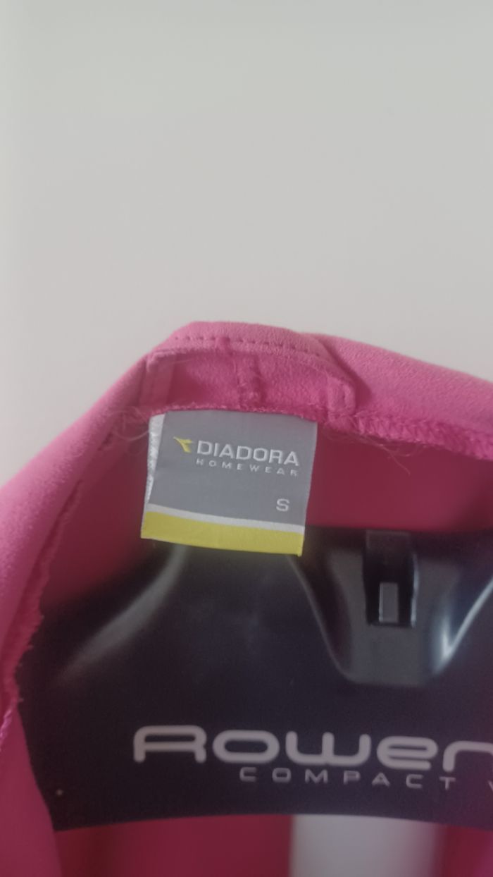 Peignoir  a capuche de bain femme S de marque diiadora très bon état rose fuchsia - photo numéro 2