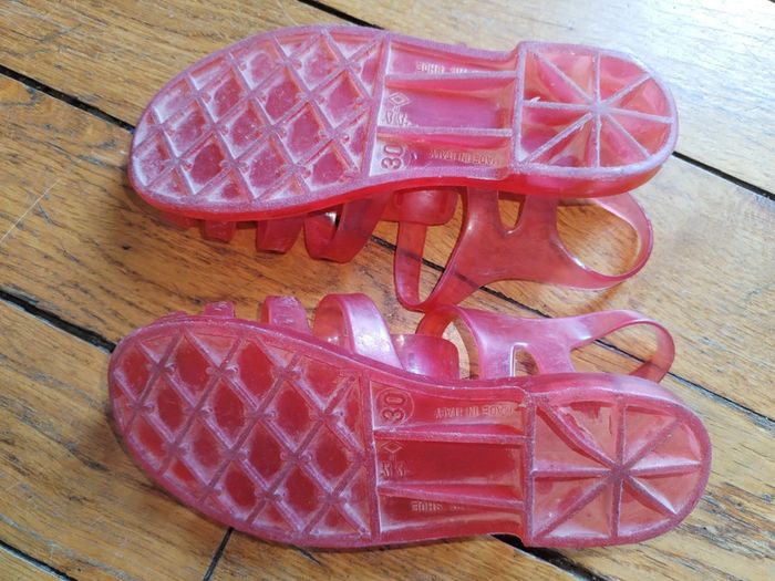 Sandales meduse rouge
Enfants Pointure 30 - photo numéro 6