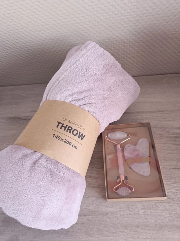 Kit cocooning plaid et masseur visage NEufs cadeau noël - photo numéro 3