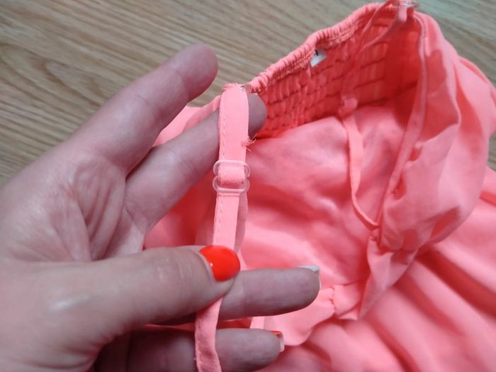 Magnifique robe de soirée. Bretelles .Fille.
Taille 4 ans - photo numéro 8