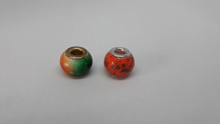 Charms perles orange et verte
