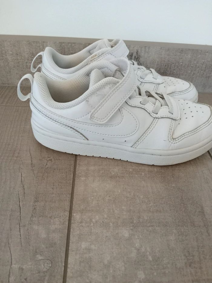 Baskets Nike pointure 33 - photo numéro 3