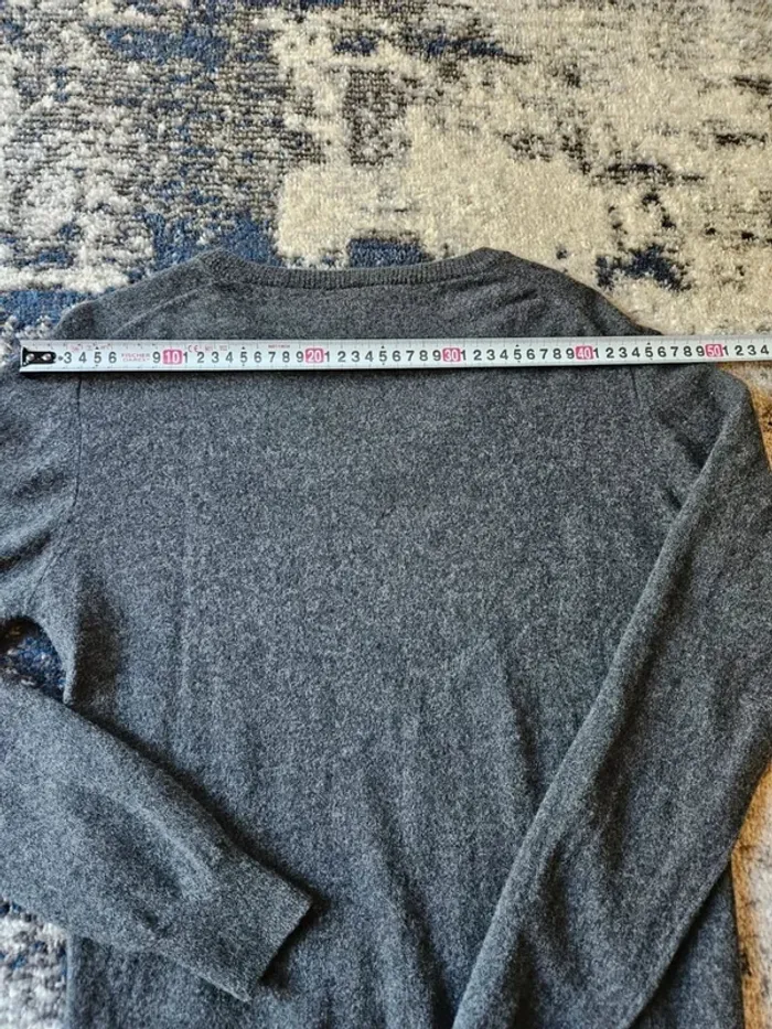 Pull en laine vierge Lacoste - Col V - Gris - Taille XS/S - Très bon état - photo numéro 6