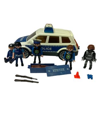 Véhicule de police Playmobil + 4 policiers et accessoires