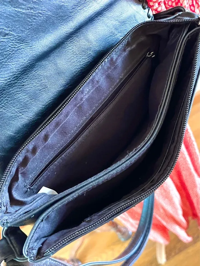 Sac à Main Noir Élégant avec Détails en Tresse et chaine brodé - photo numéro 10