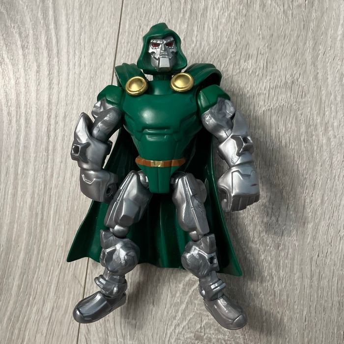 figurine Docteur Doom Marvel