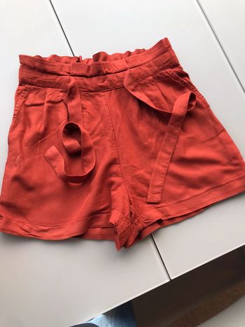 Short avec ceinture à nouer