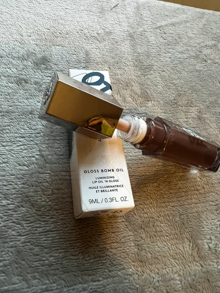 Gloss Bomb Oil Fenty Beauty • Rose Amber numéro 3 - photo numéro 2
