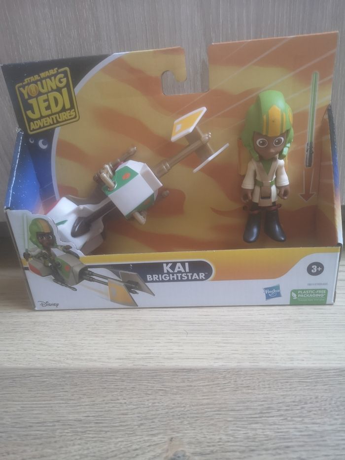 Figurine avec vaisseau young jedi star wars kai