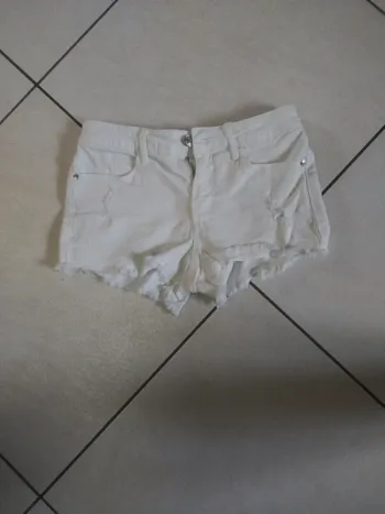 Short court jeans blanc Pimkie taille 34