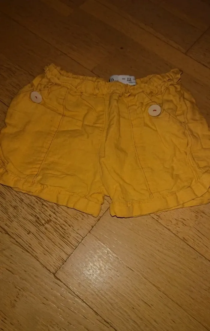 Short jaune