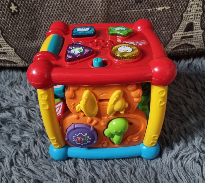 Baby cube d'éveil Vtech 14 fonctions interactives 6mois à 3ans