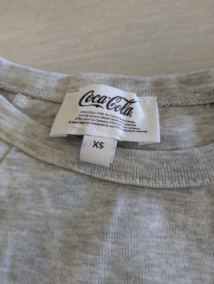 Tee shirt - Jennyfer - Coca cola - XS - Très bon état - photo numéro 3