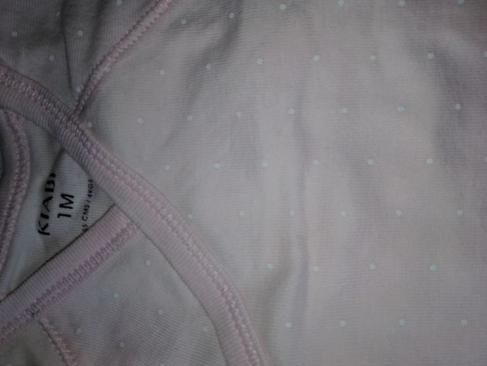 Lot de 2 body Kiabi 1 mois comme neuf - photo numéro 3