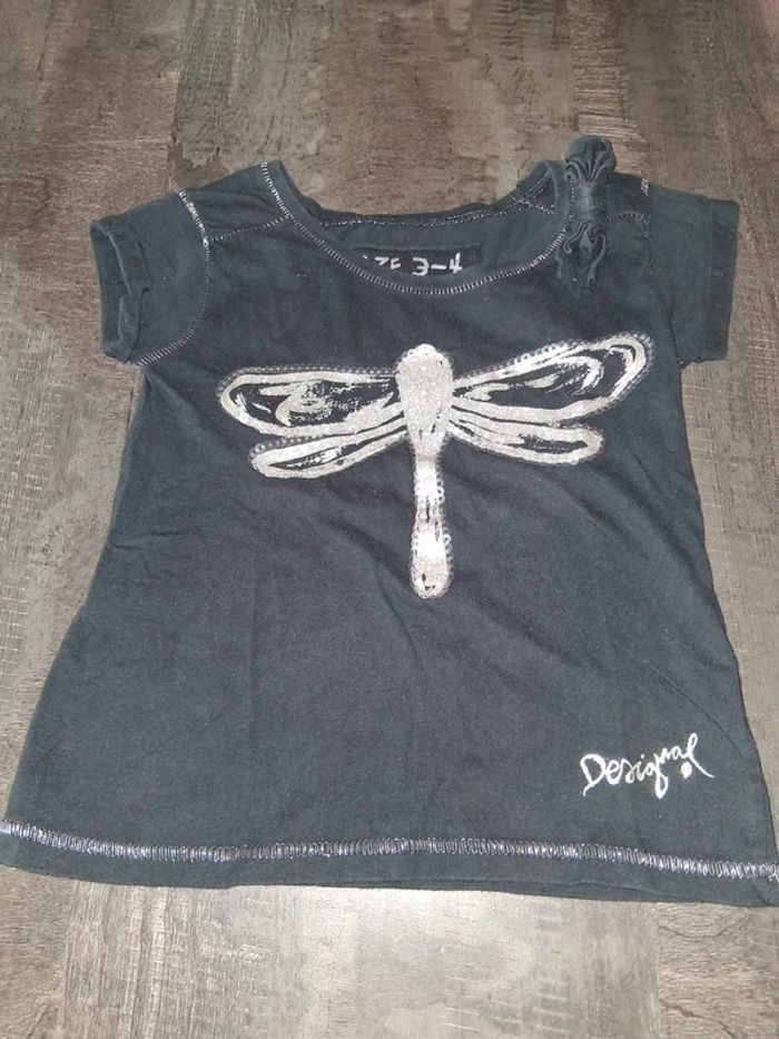 T-shirt noir avec un papillon Desigual - photo numéro 2