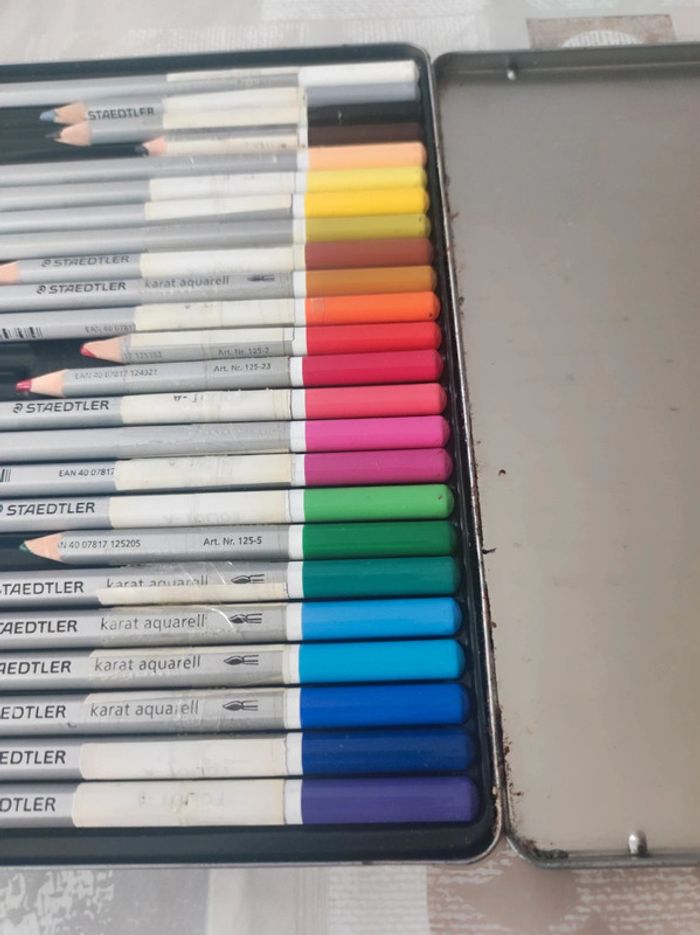 24 crayons de couleurs aquarellables - photo numéro 4