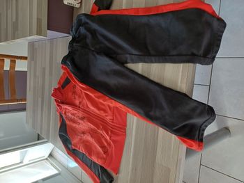 survêtement garçons Taille6 ans
