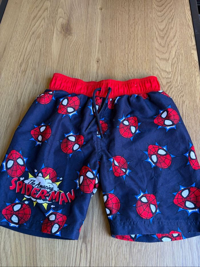 Short de bain garçon taille 128 - photo numéro 1