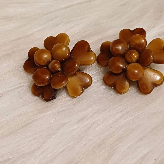 Clips d'oreilles vintage en conaline