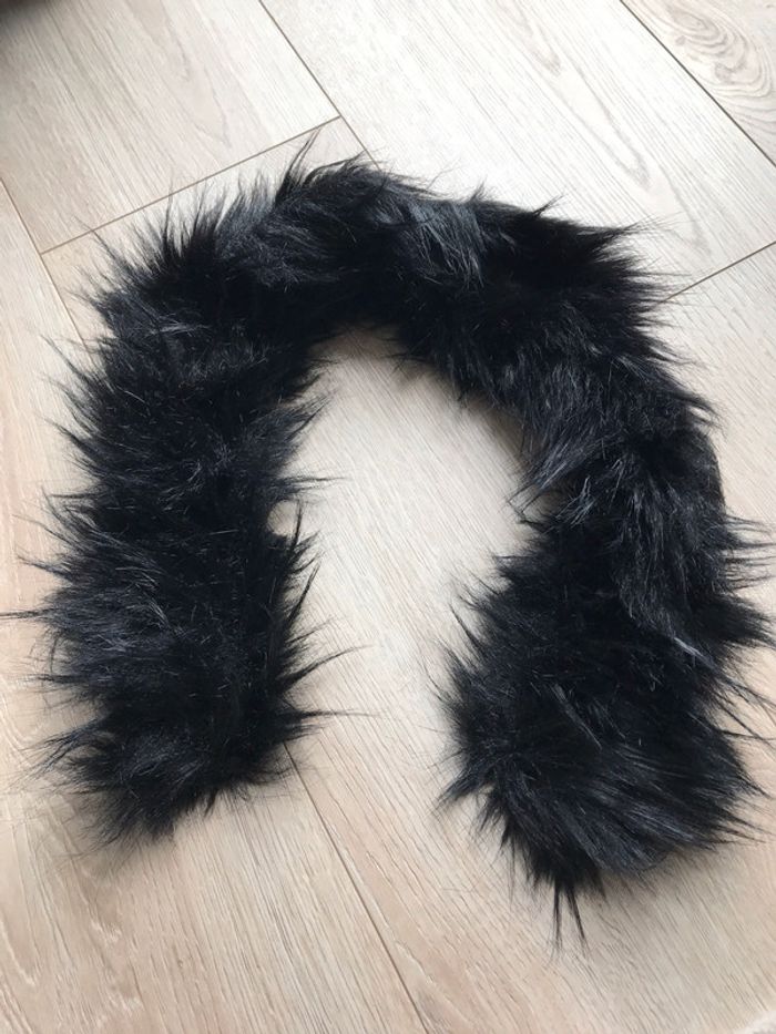 Fausse fourrure pour capuche noire