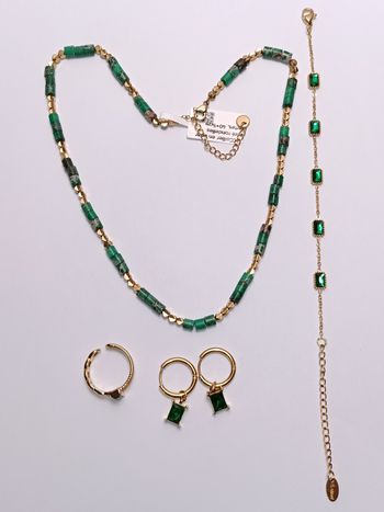 Élégant ensemble de bijoux en acier doré