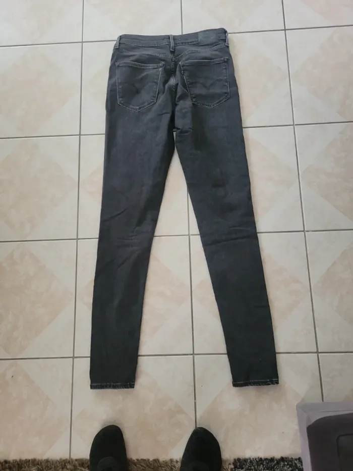 Jean Levi strauss  skinny taille 29 ou 38 - photo numéro 4