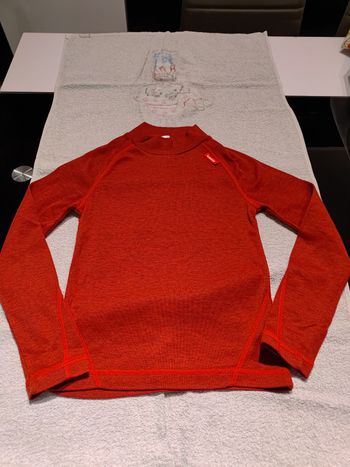 Tee shirt manches longues WEDZE. Taille 8 ans