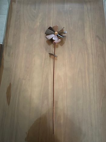 Fleur décorative en bois marron