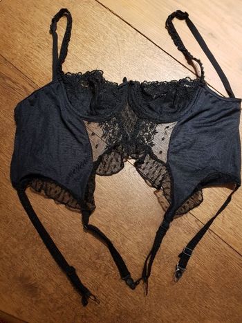 guêpière porte-jarretelles noire avec dentelle Taille 75/90B