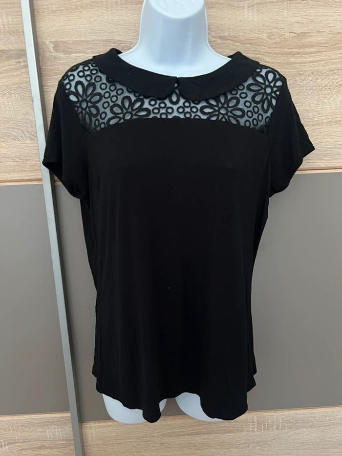 T-shirt noir dentelle