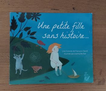 Une petite fille sans histoire ... - lire c'est partir 