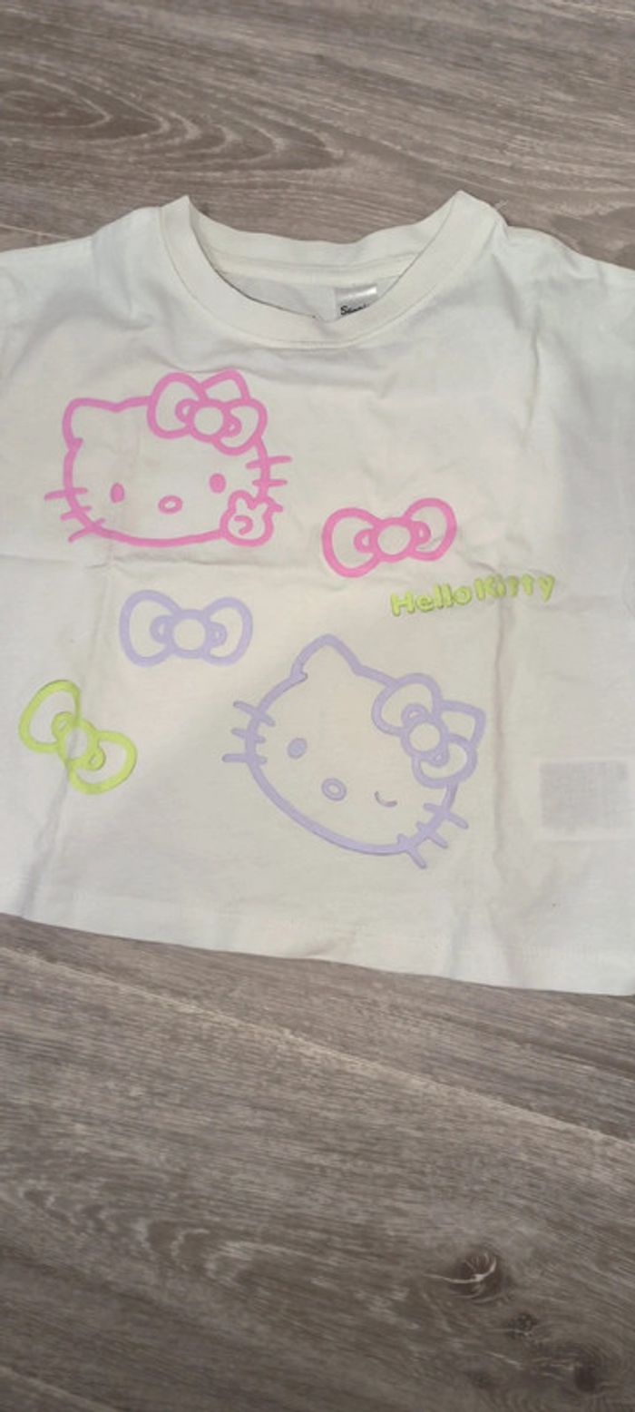 T-shirt neuf jamais porté - photo numéro 3