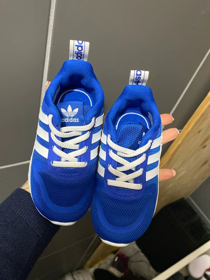 Basket adidas taille 20 neuve - photo numéro 3