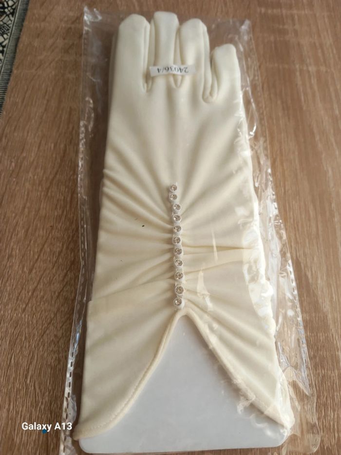 Gants ivoires strass mariage ou autre - photo numéro 3