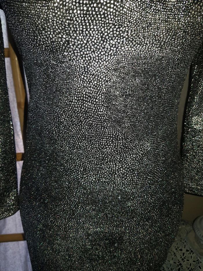 Robe moulante effet peau de serpent argenté - photo numéro 3