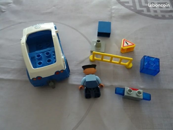 Lego Duplo
 Voiture de Police - photo numéro 4