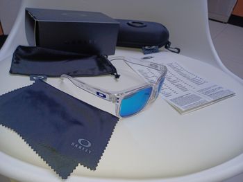 Oakley Holbrook lunette solaire Polarisée neuve emballée pack complet