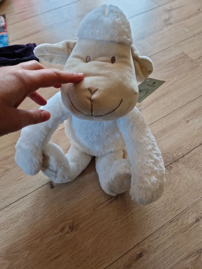 Jolie peluche mouton atmosphera