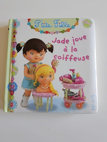 Jade joue à la coiffeuse Fleurus