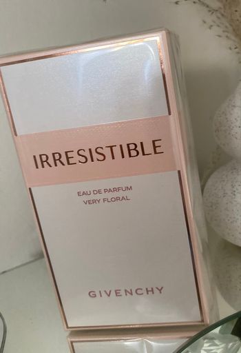 Parfum irrésistible very floral givenchy