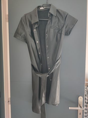 Robe en simili cuir noir 