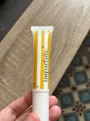Imparfaite contour des yeux