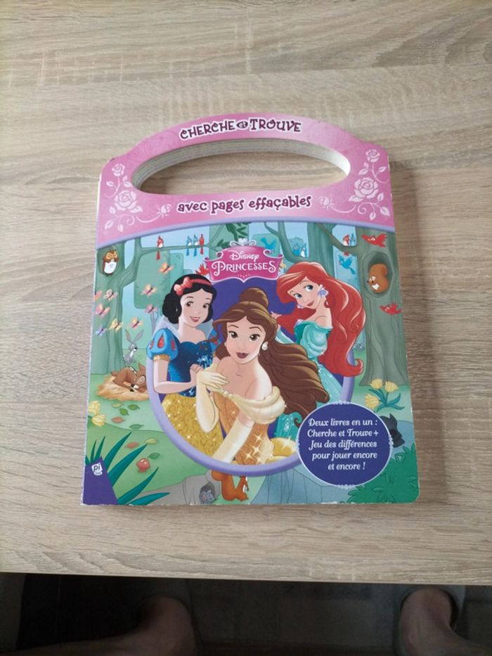 Livre Cherche et trouve Disney