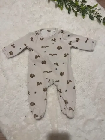 Pyjama en velours beige en 3 mois