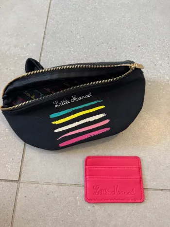 Banane noire Little Marcel avec petit porte carte, neuve, 27*13cm