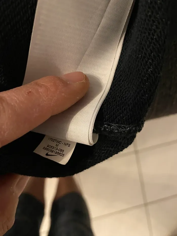 Sweat Nike capuche zippé – Taille M – Style sport & urbain – Comme neuf ! - photo numéro 6