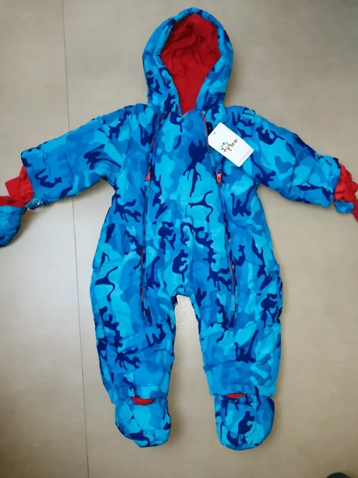 Combinaison bb garçon 9-12 mois neuf
