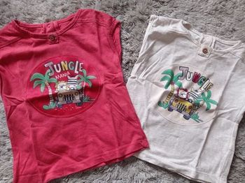 2 débardeurs taille 18 mois