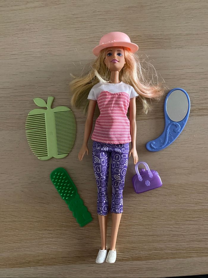 Poupee Barbie Mattel chapeau peigné accessoires 2015 201