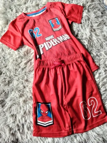 Ensemble spiderman 7/8 ans 🐯